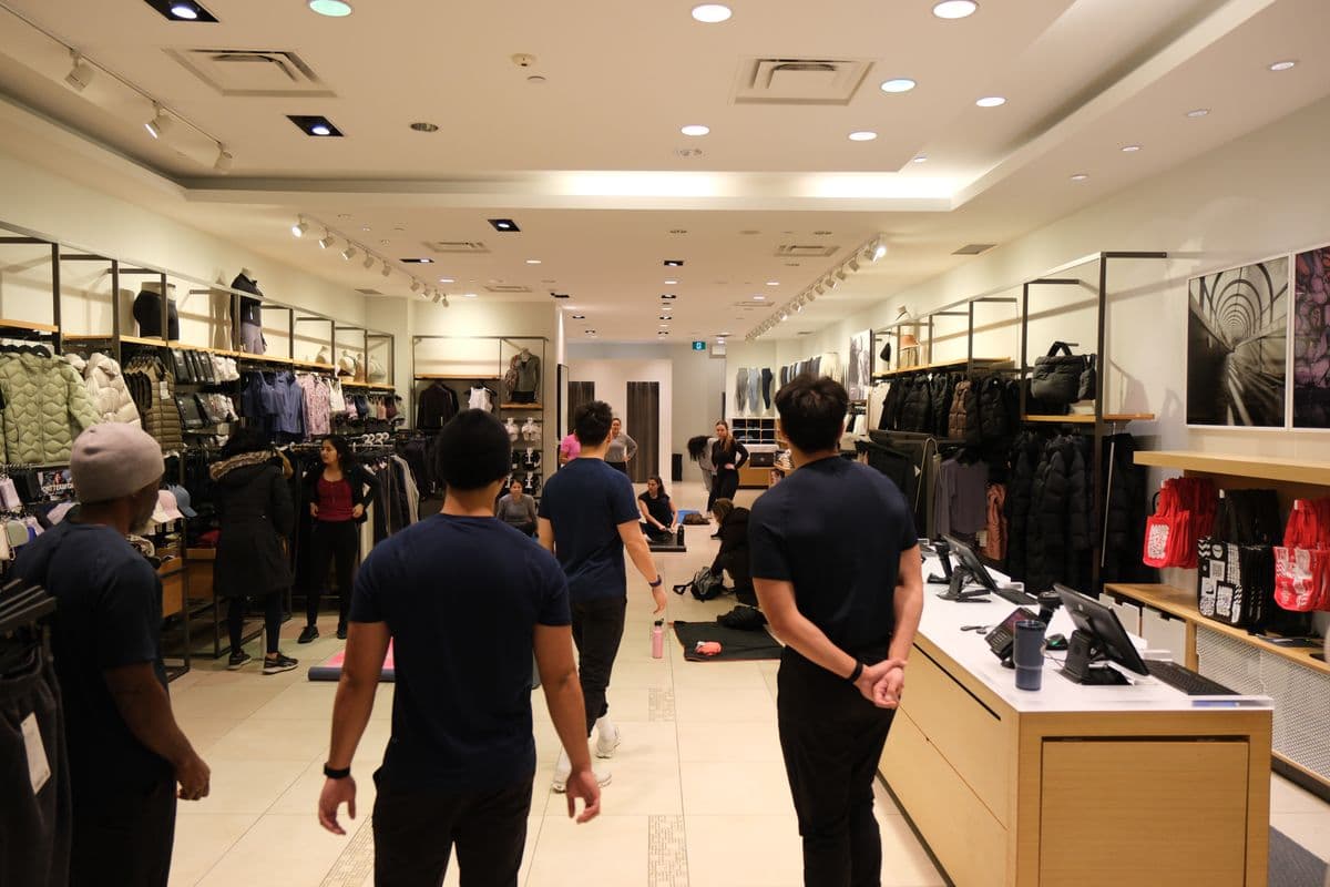 Lululemon — photo 1